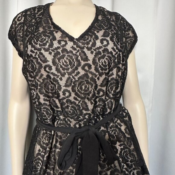 Love Squared Plus Size Short-Sleeve Lace A-Line Dress Size 1X - Picture 2 of 7